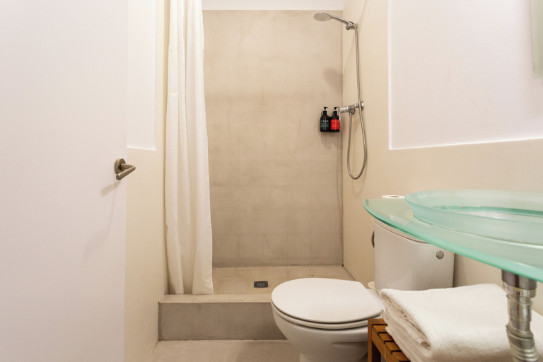Others 4, Apartment Near Las Ramblas For Families Or Friends, Barcelona
