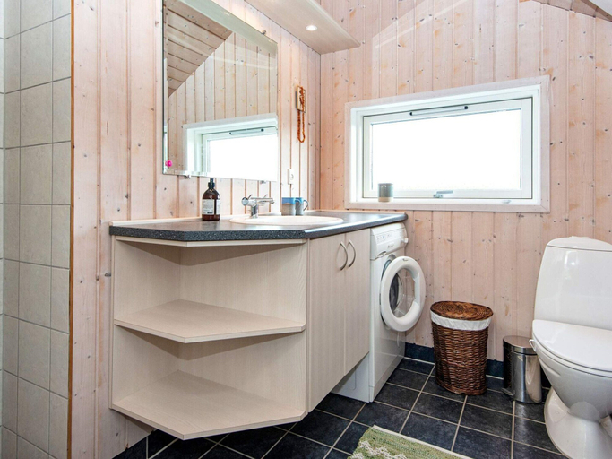 Bathroom 5, 4 Star Holiday Home in Glesborg, Norddjurs