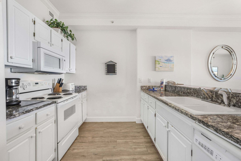 Room 2, Grand Pointe 512 Gulf-front Stunning Views Top-notch Amenities, Baldwin