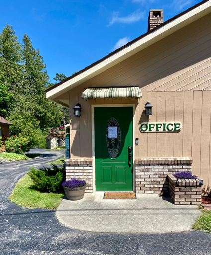 Exterior view 1, Betsie Riverside Resort, Benzie