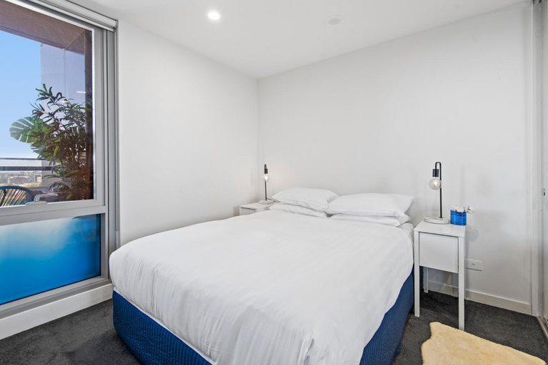 Chic 1-Bed with Balcony Views and Amenities, Stonnington - Prahran