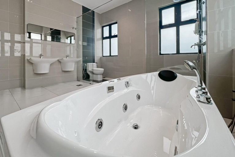 Bathroom 3, Luxury Villa Smarthome Kristal Seksyen 7, Shah Alam, Shah Alam