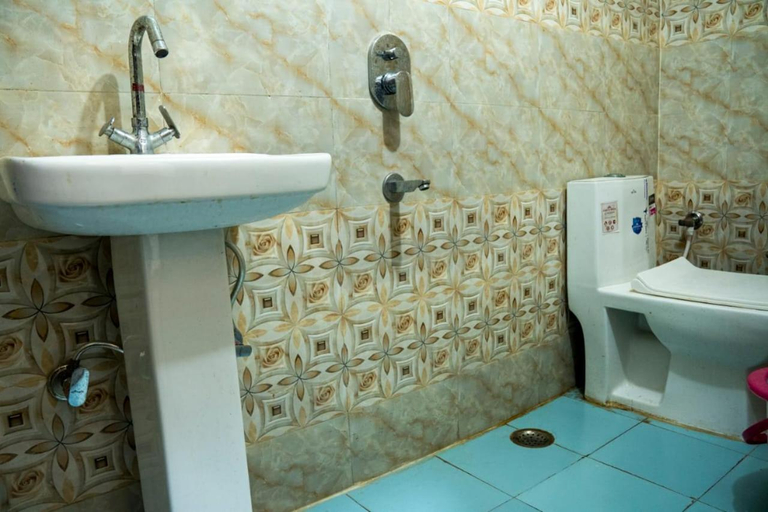 Bathroom 2, Vishu premium guesthouse, Agra