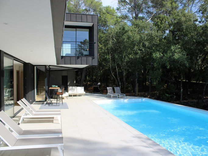 Pool 2, Cosy Holiday Home With Garden in Lorgues, Var