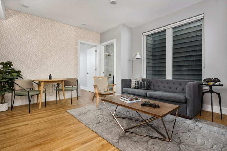 Room 4, Cozy Art-filled Fishtown Home, Philadelphia