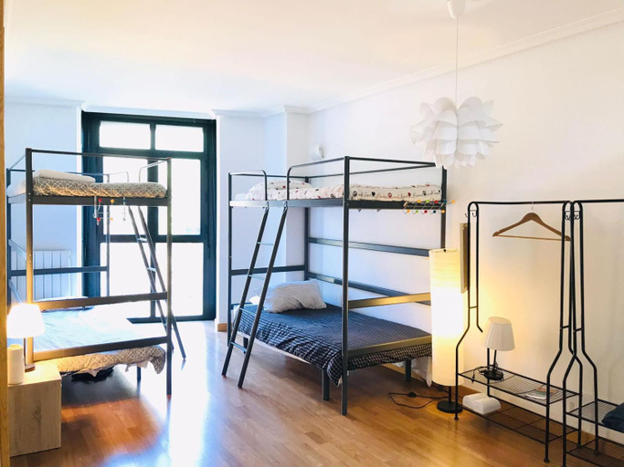 Bedroom 4, -Hab compartida masculina-, Madrid
