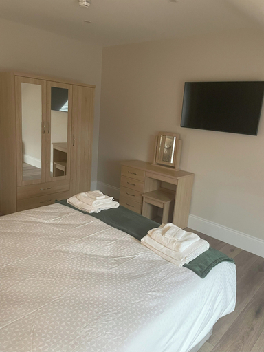 Room 2, Rosie's Bar Apartment -