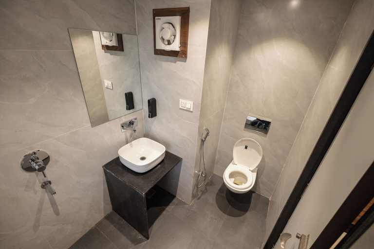 Bathroom 4, Hotel Vikramaditya, Ujjain
