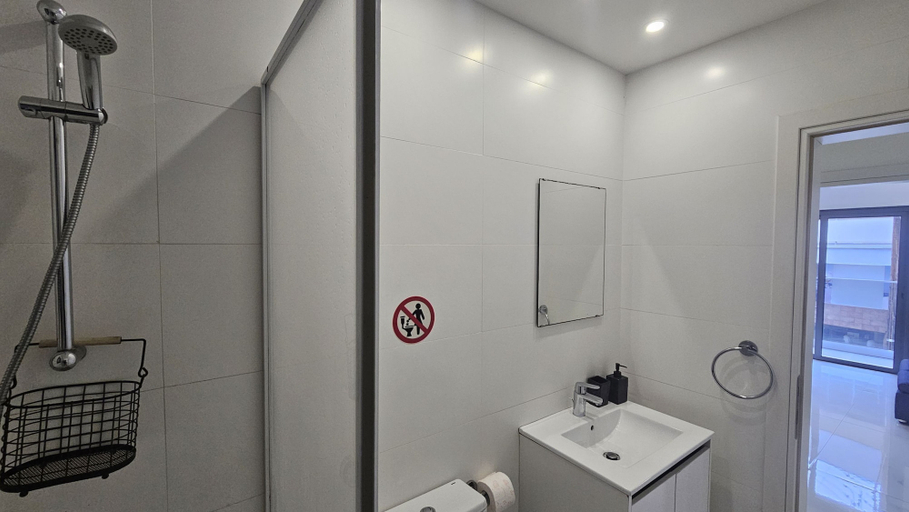 Room 5, 12 LCA - Stay Finibreeze Apartment, Larnaca