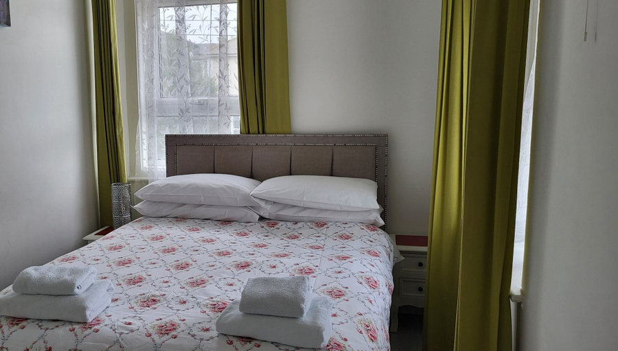 Bedroom 2, Holly Lodge, North Somerset