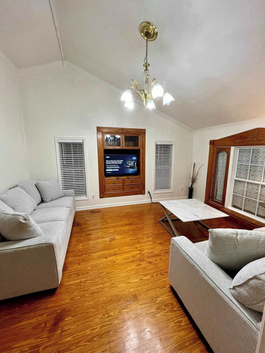 Primary image, Steps From Downtown Minutes to the Airport, Lafayette