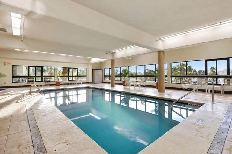 Room 3, Palms 915- Premier Beachfront Condo, Baldwin