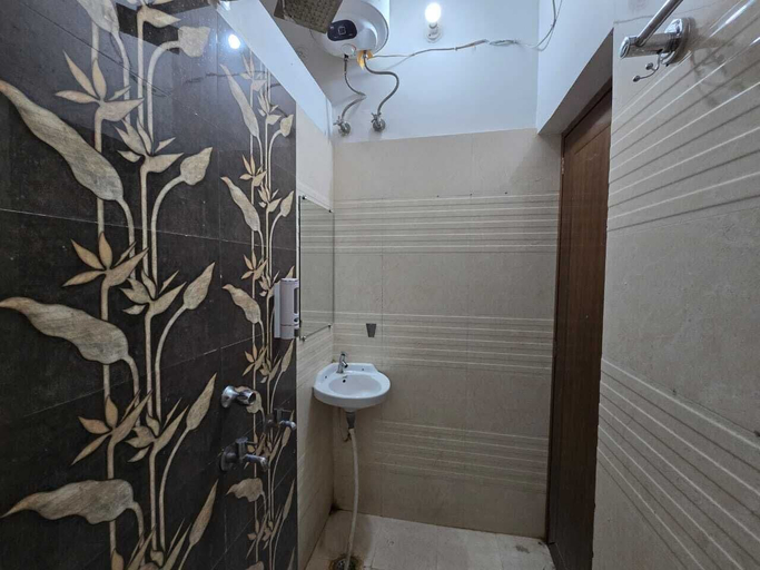 Bathroom 4, Homaya, Varanasi