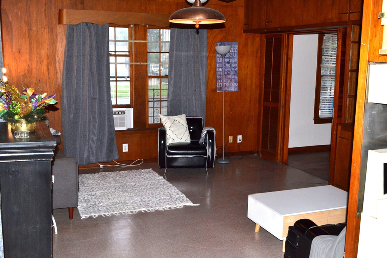 Room 5, Walk to Downtown Scene, Lafayette