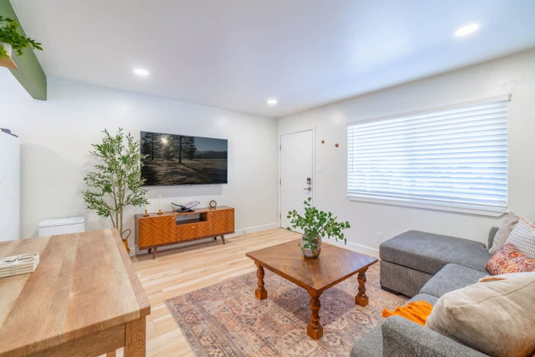 Room 3, Luxe Loft - UNR Pet Friendly, Washoe