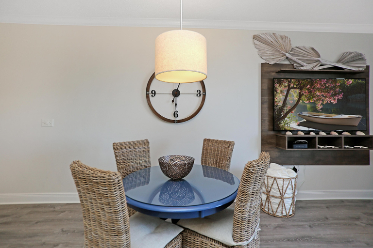Others 5, Summerhouse 209, Bay