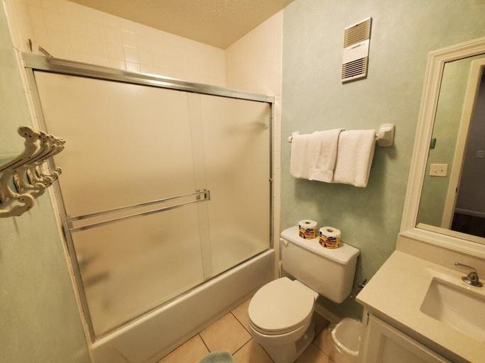 Bathroom, Summerhouse 433 2 Bedroom Condo by RedAwning, Saint Johns