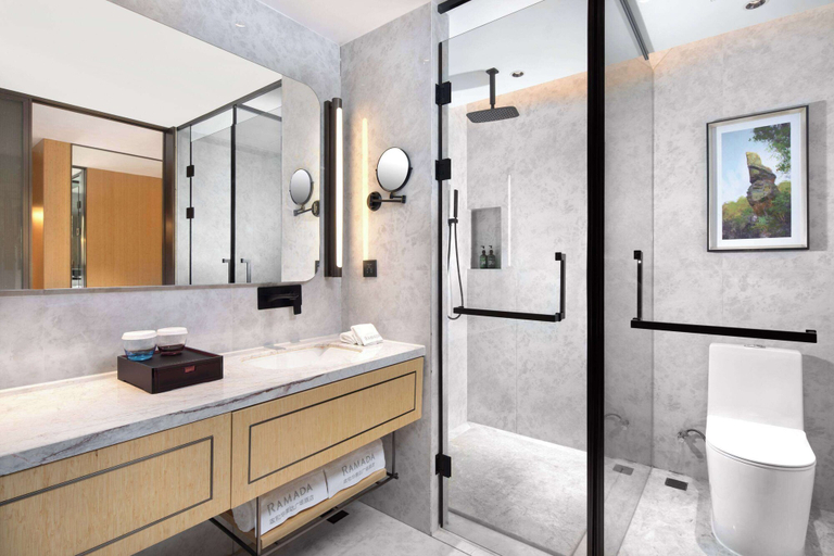 Bathroom 2, Ramada Plaza by Wyndham Zhenghe, Nanping