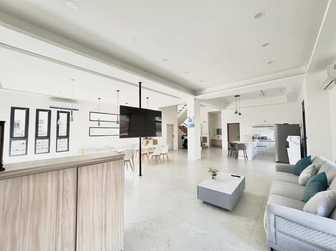 Others, W.Q.Villa, Yilan