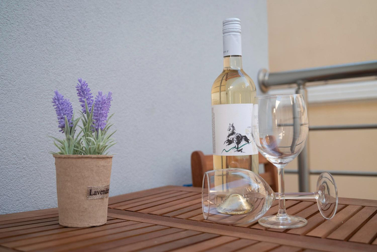 Food & Drinks 5, Calliope's Rhodes City Comfort, South Aegean