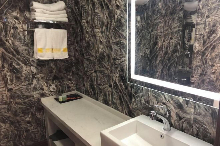 Bathroom 3, Shengyuan Hotel, Hulunbuir