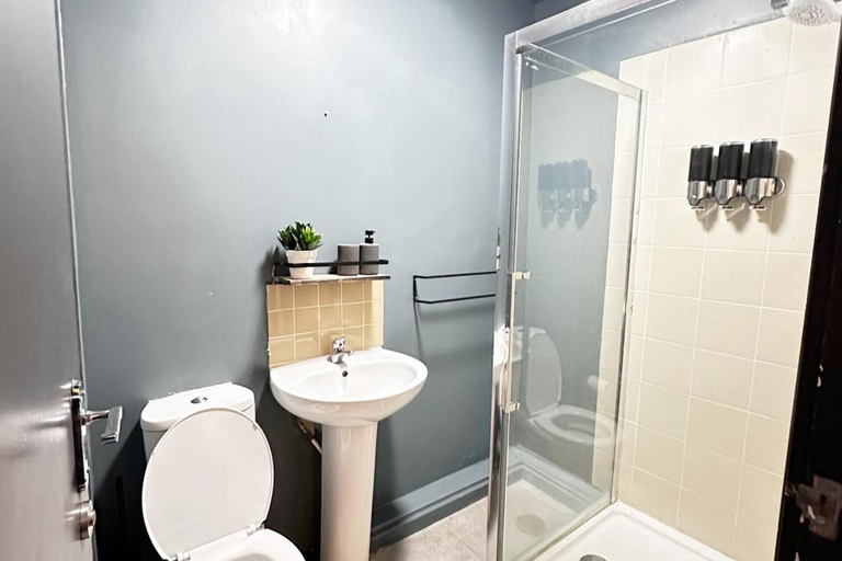 Bathroom, Willow Suite - 3br - Sleeps 8 - Central Blackpool, Blackpool