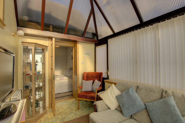 Room 5, Kavija Invergordon in Invergordon, Highland