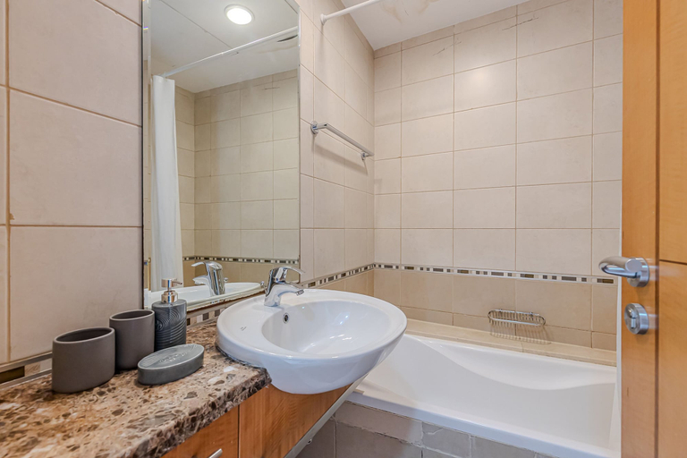 Room 4, Marinascape Oceanic in Dubai, Dubai
