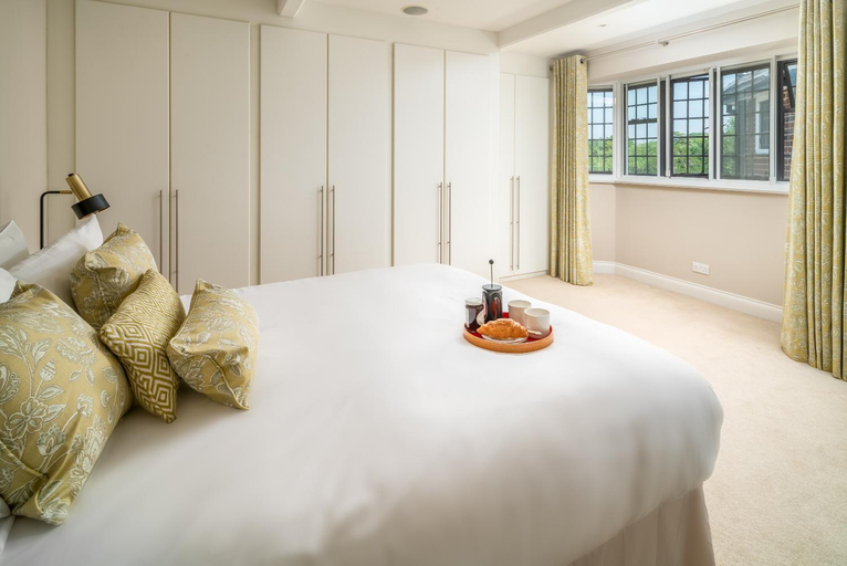 Bedroom 1, Castle Properties:Eton-The College, Slough
