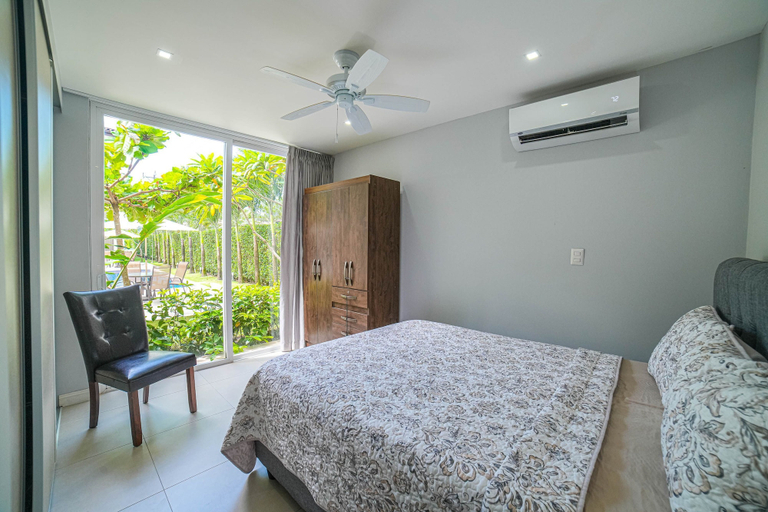 Room 2, CR Luxury La Estancia Floresta 05 3 Bdrm, Garabito