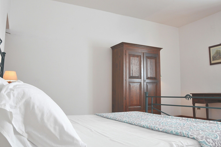 Room 4, Villa Montecasciano - 8 Sleeps Private Garden, Viterbo