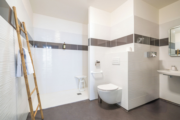 Bathroom 25