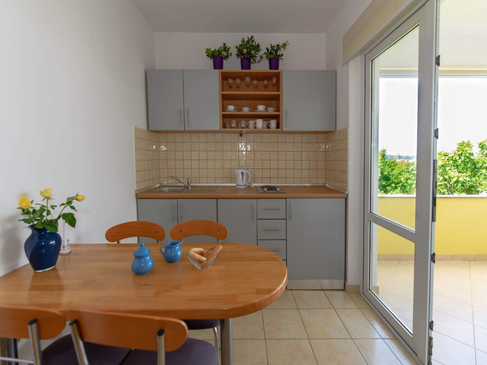 Others 5, Homely Apartment in Sukošan near Sea, Sukošan
