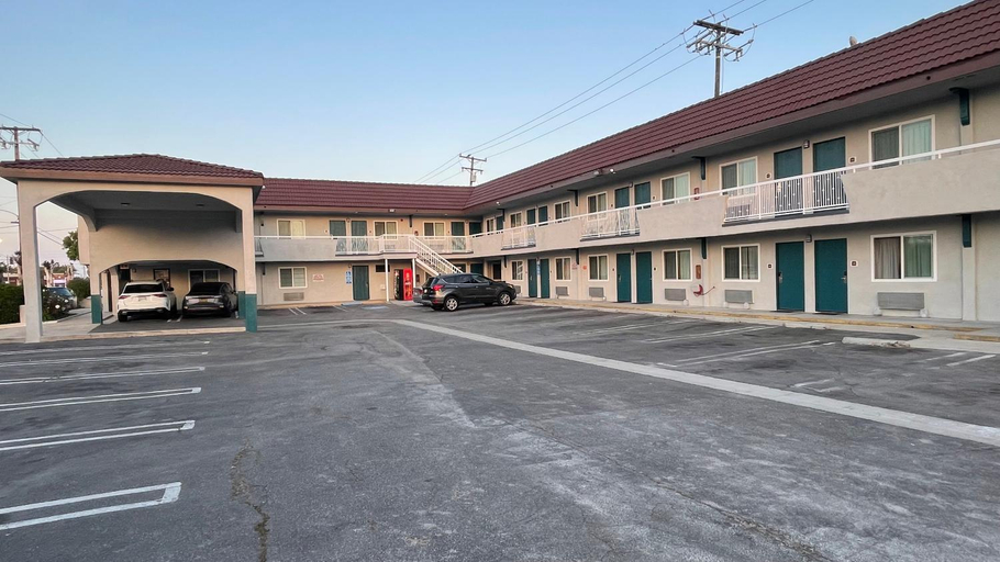 Others 4, El Segundo Inn, Los Angeles