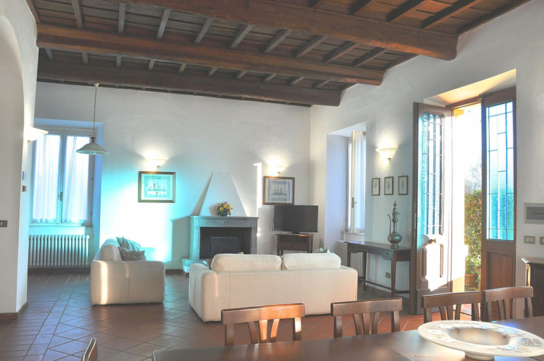 Room 5, Villa Montecasciano - 8 Sleeps Private Garden, Viterbo