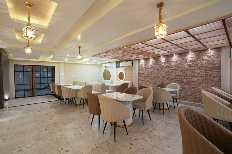 Food & Drinks 5, Hotel Square 36, Kota