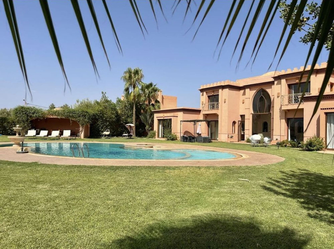 Room 2, Superb Villa With 2 Private Pools Hammam and Tennis Court, Al Haouz