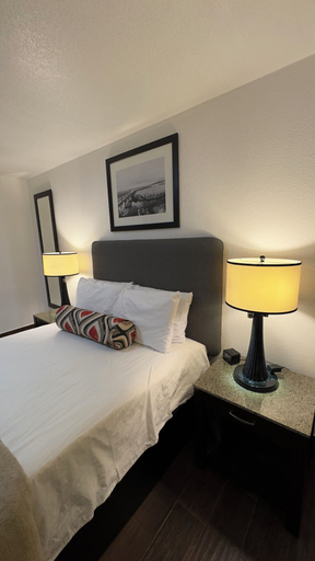 Others 4, Budget Motel, Santa Clara
