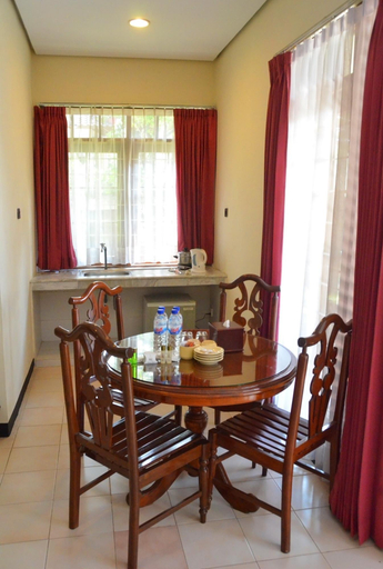 Dining Room 10