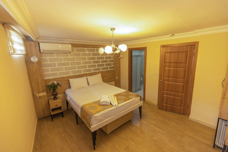 Bedroom, DeMaree, Fatih