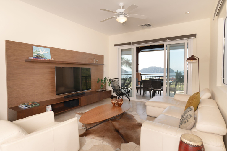 Room 2, CR Luxury Altavista 2B 3 Bdrm, Garabito
