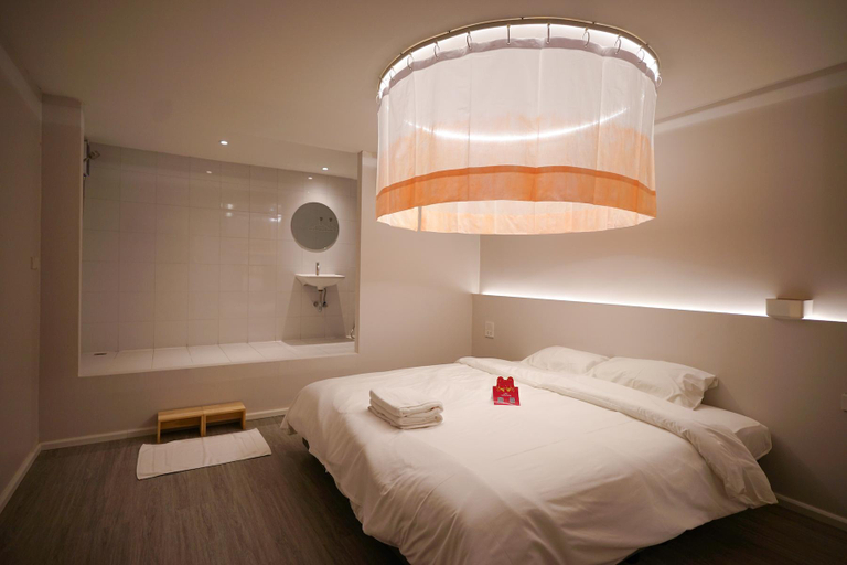 Bedroom 2, ABC Bangkok RCA, Huai Kwang