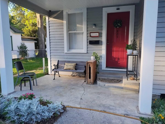 Exterior, Port-rico Neighborhood, Lafayette