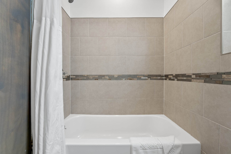 Room 3, 320-1 Las Olas Boulevard, Broward