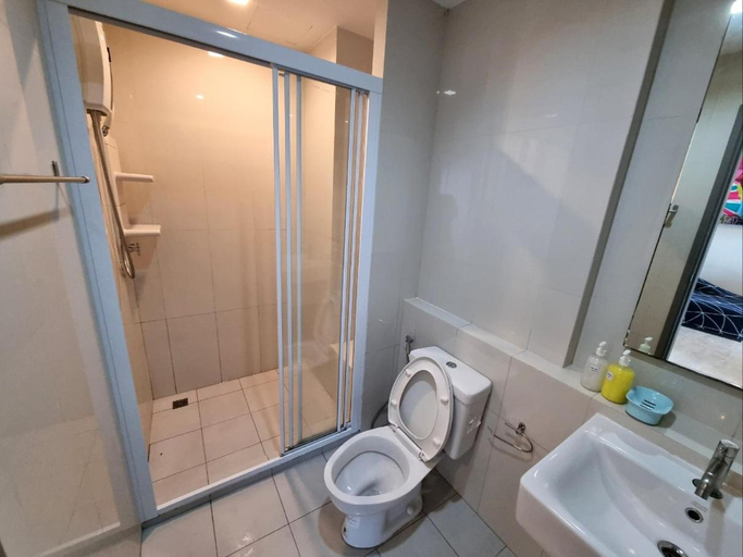 Bathroom 5, The Base Central Pattaya Beach APT, Pattaya