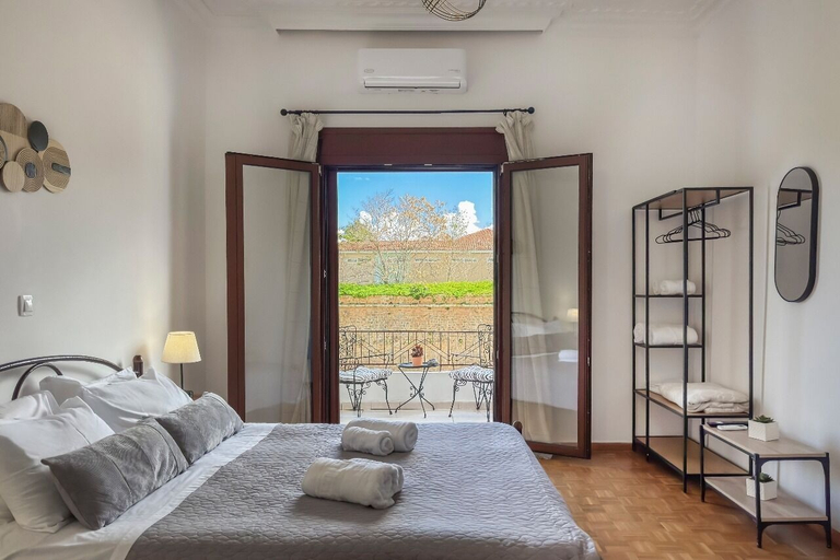 Bedroom 2, Lion's Yard, Crete