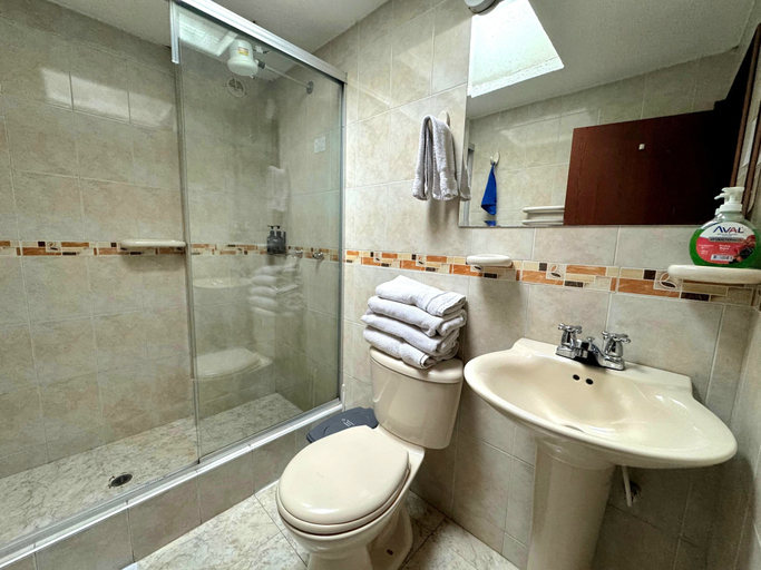 Bathroom 4, Aparta Hotel Oporto 83, Santafé de Bogotá