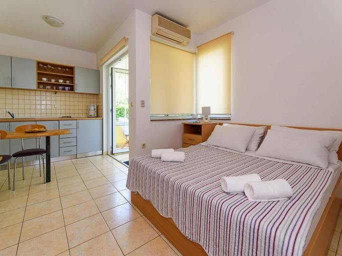 Bedroom 2, Homely Apartment in Sukošan near Sea, Sukošan