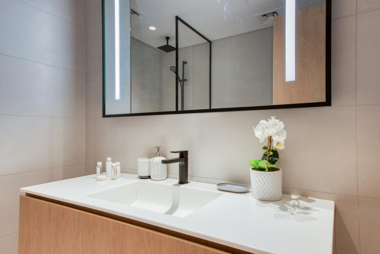 Bathroom 3, Stylish Studio w Dubai Canal Vw in Business Bay, Dubai