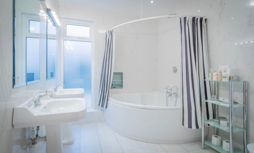Bathroom 4, Hotel Riu Plaza The Gresham Dublin, Dublin